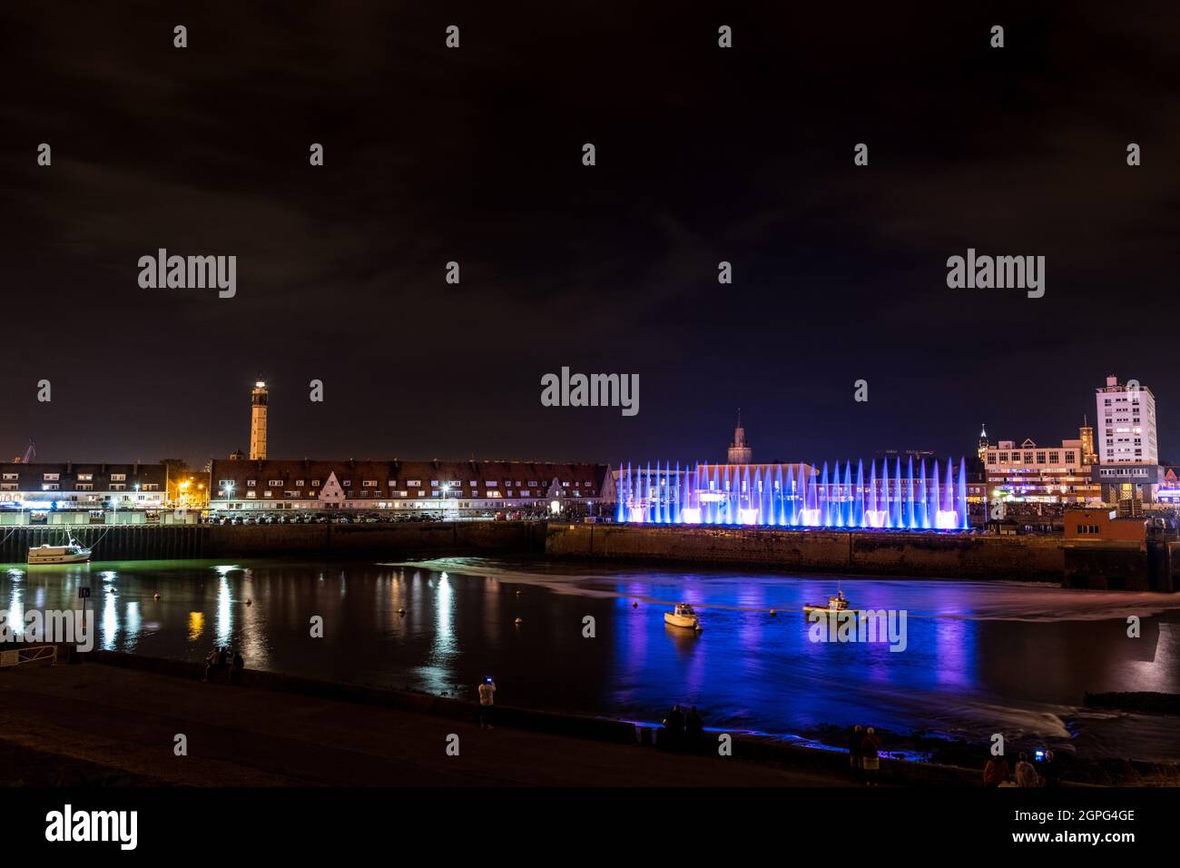 Un figlio et lumières alliant Jets d’eau, proiezioni laser e animazioni musicales par Aquatique Show Foto Stock