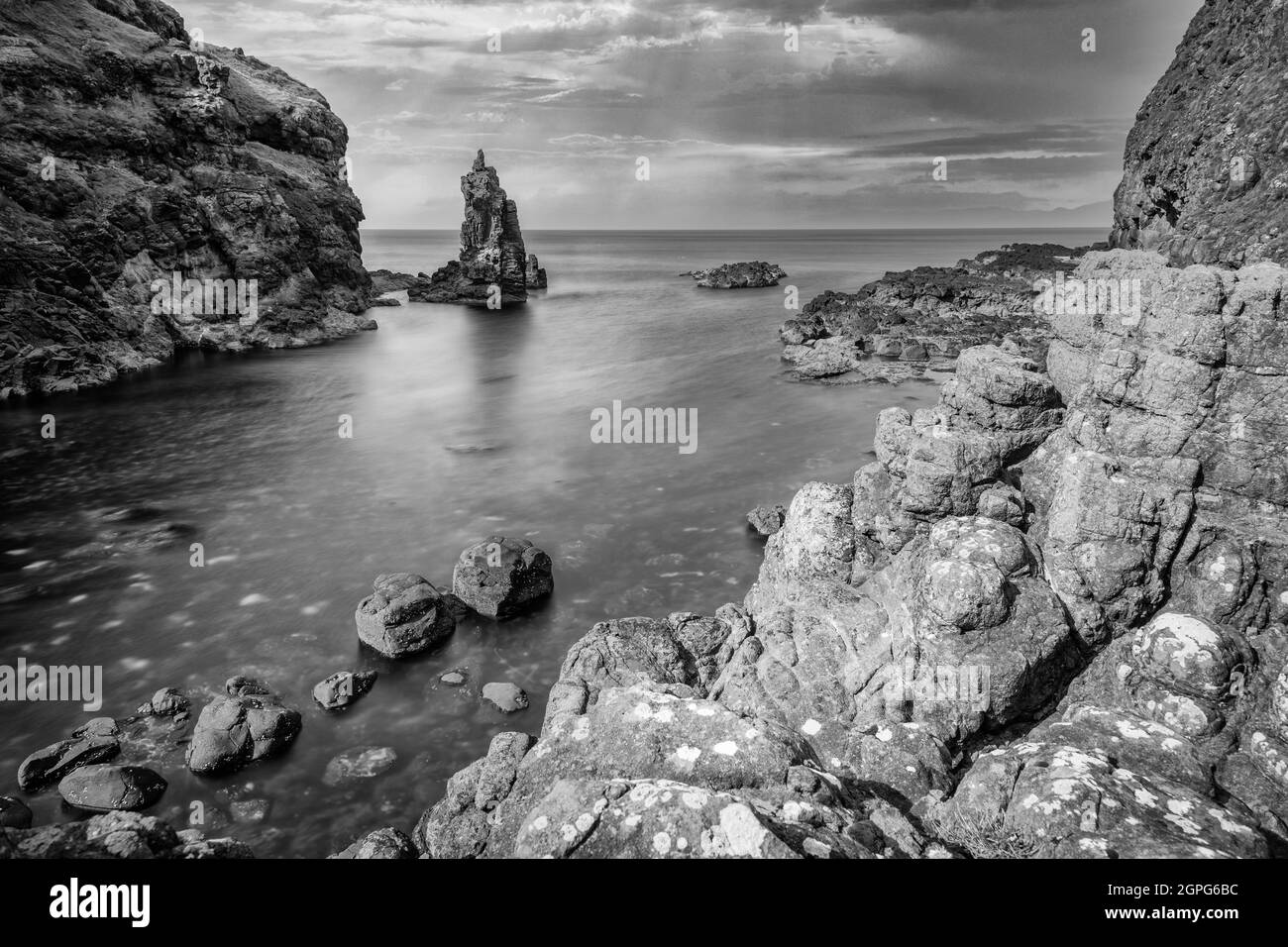 Portcoon Jetty, Bushmills, Irlanda del Nord Foto Stock