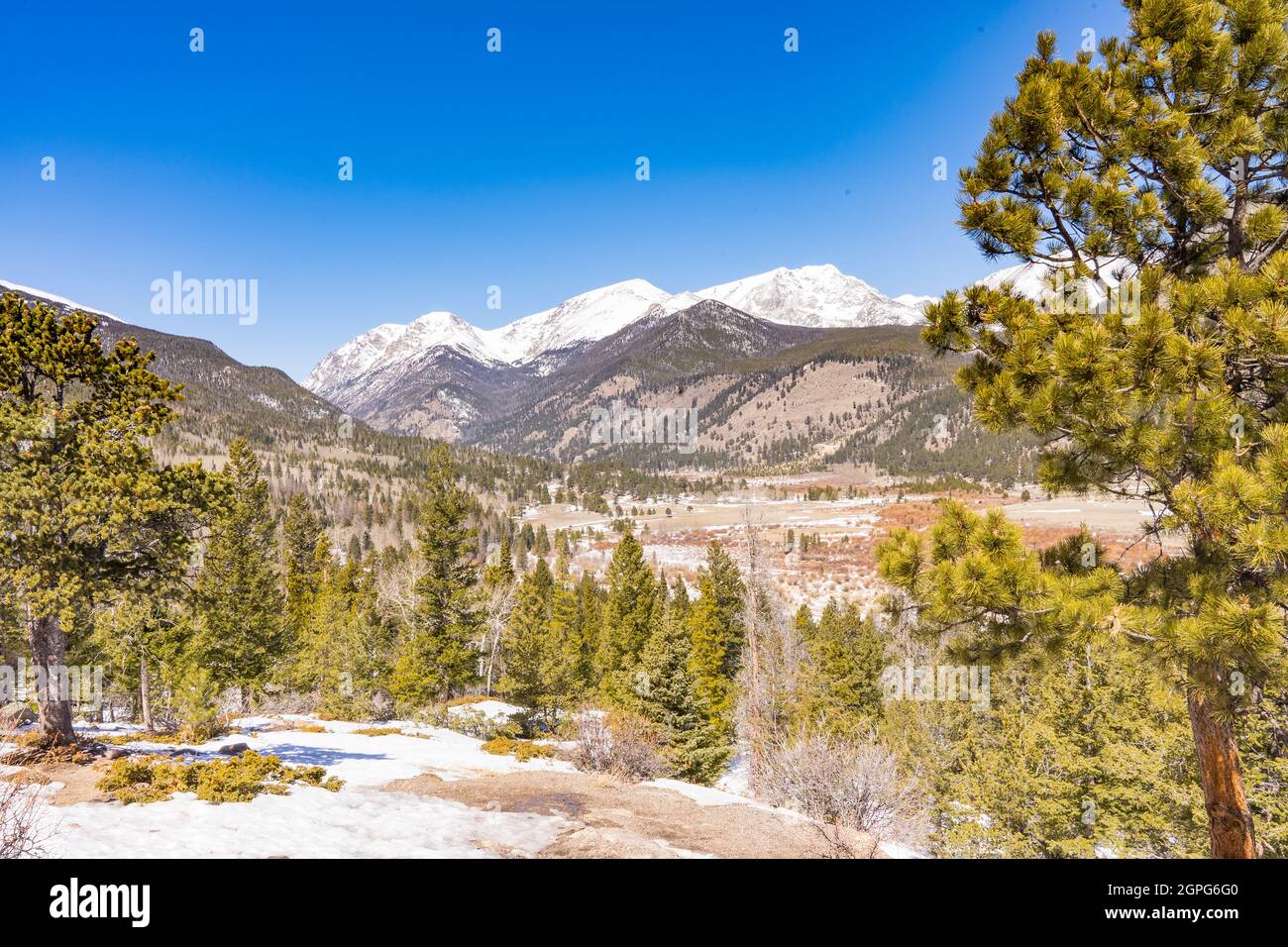 Montagne innevate invernali nel Rocky Mountain National Park, Colorado Foto Stock