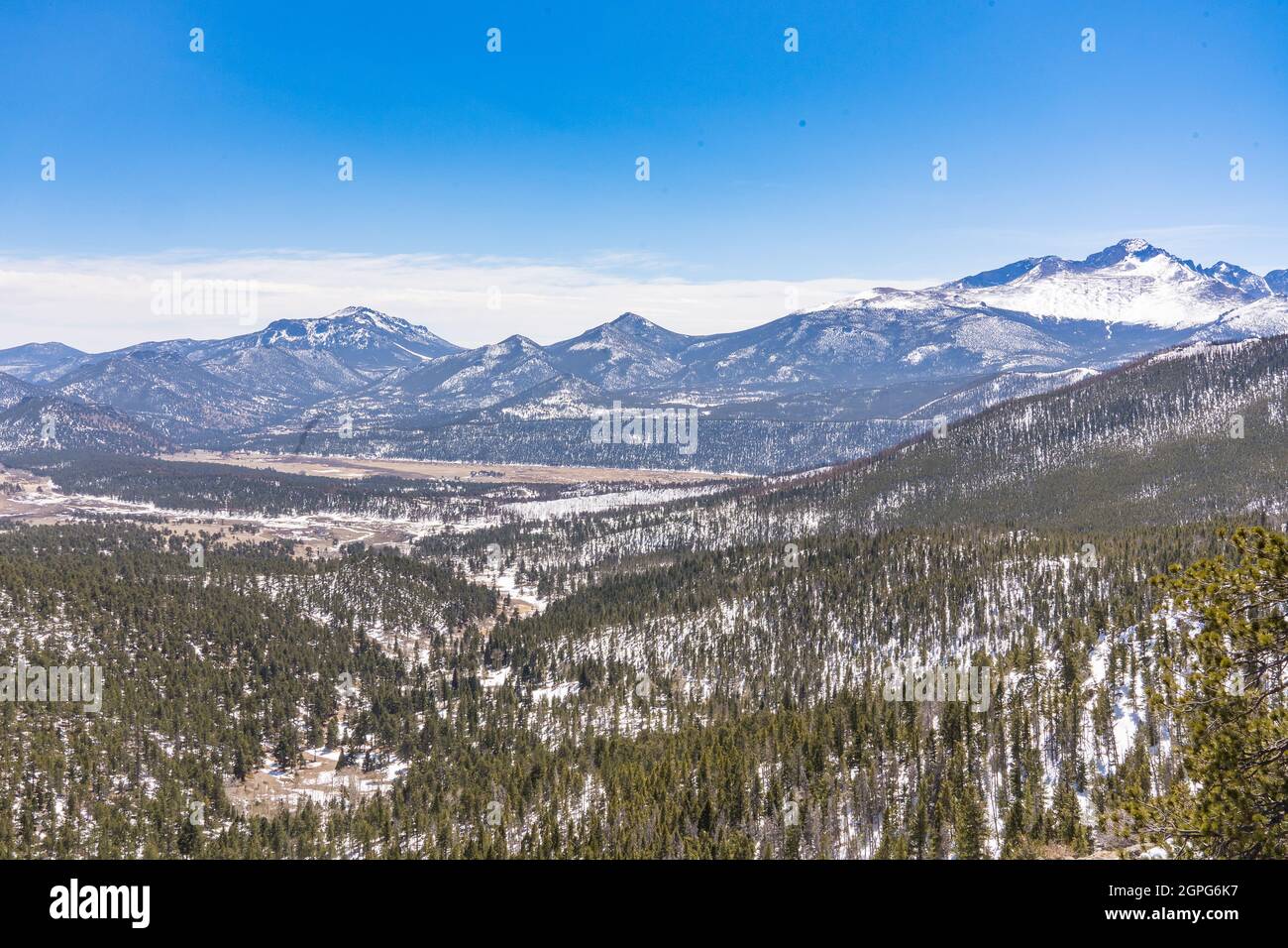 Montagne innevate invernali nel Rocky Mountain National Park, Colorado Foto Stock