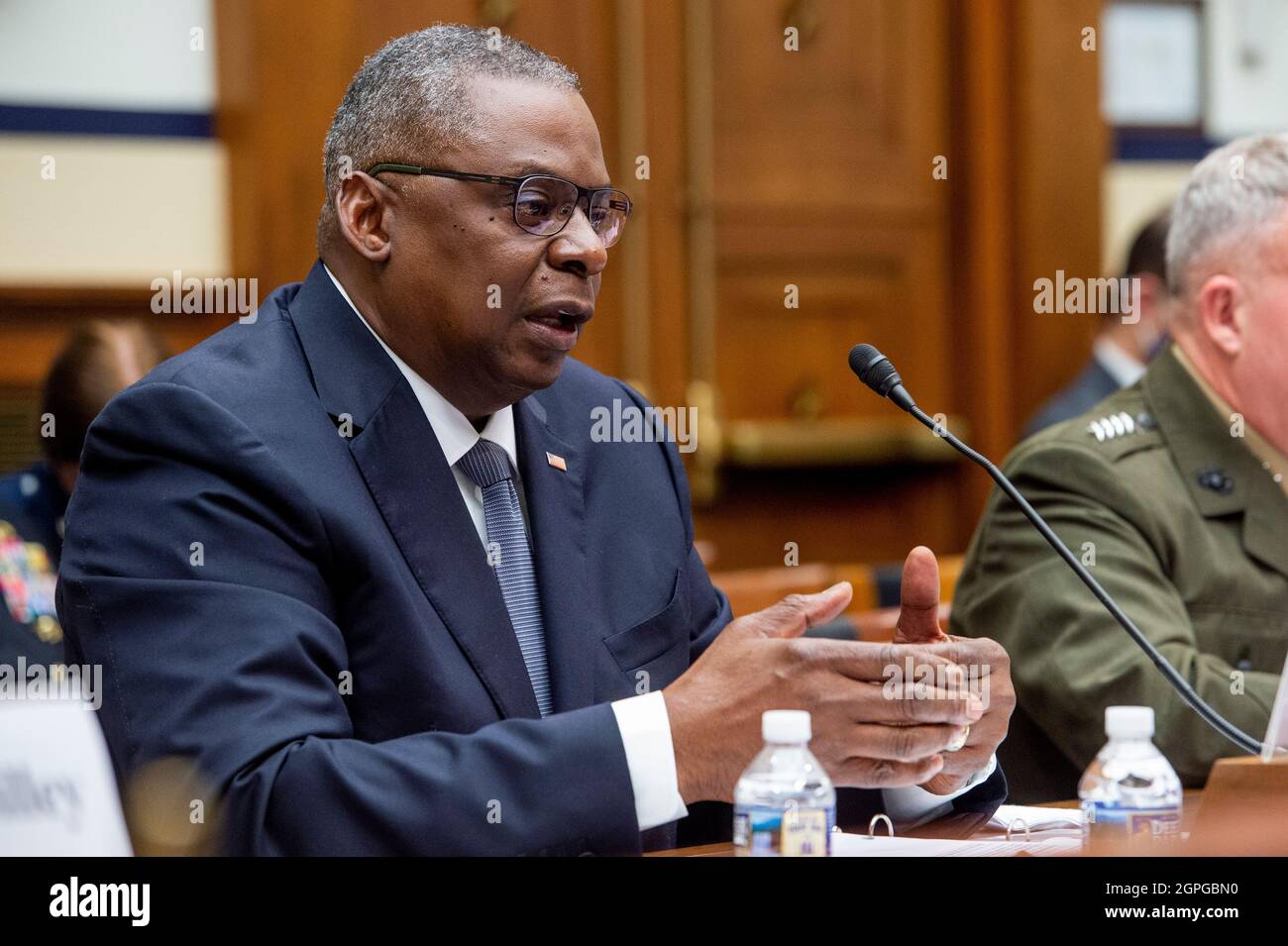 Il Segretario della Difesa degli Stati Uniti Lloyd J. Austin III risponde alle domande durante un'audizione del Comitato dei servizi militari della Camera su "terminare la Missione militare degli Stati Uniti in Afghanistan" nel Rayburn House Office Building di Washington, DC, mercoledì 29 settembre 2021. Credito: Rod Lammey/Pool via CNP /MediaPunch Foto Stock