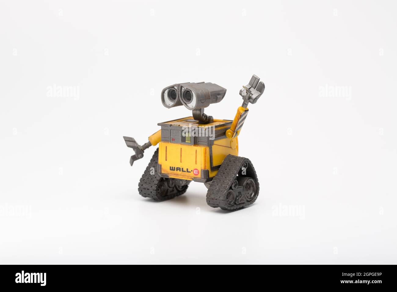 Mosca, Russia - 29 settembre 2021: PERSONAGGIO giocattolo robot WALL-e dal film di fantascienza animato da computer prodotto da Pixar Animation Studios. Foto Stock