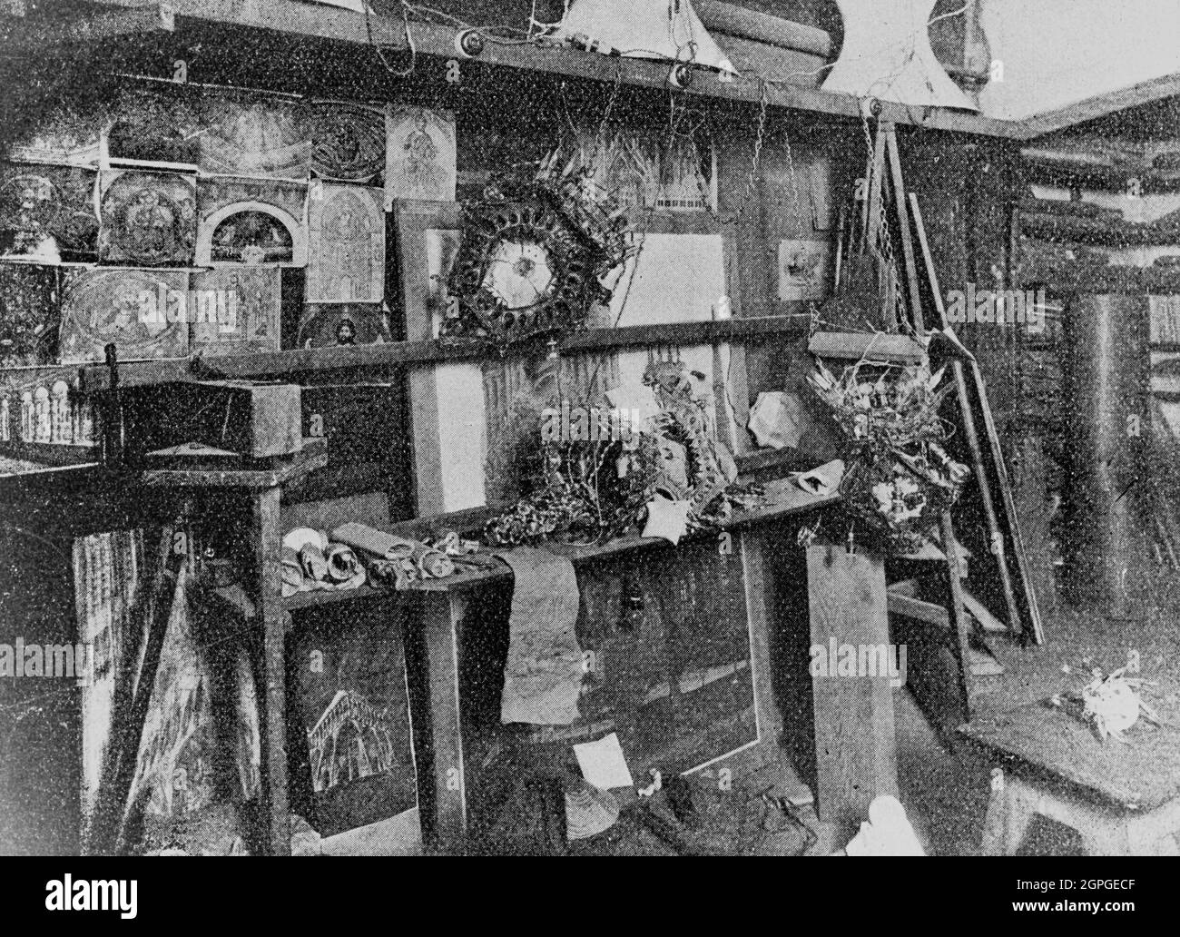 Sagrada Familia (Gaudís studio-laboratorio): In questo angolo Gaudí montato con le proprie mani le lampade che erano state caricate dalle Figlie di Maria della Sacra Famiglia e sulla parete inferiore sinistra si trova un disegno della facciata Passione, 1926. Foto Stock