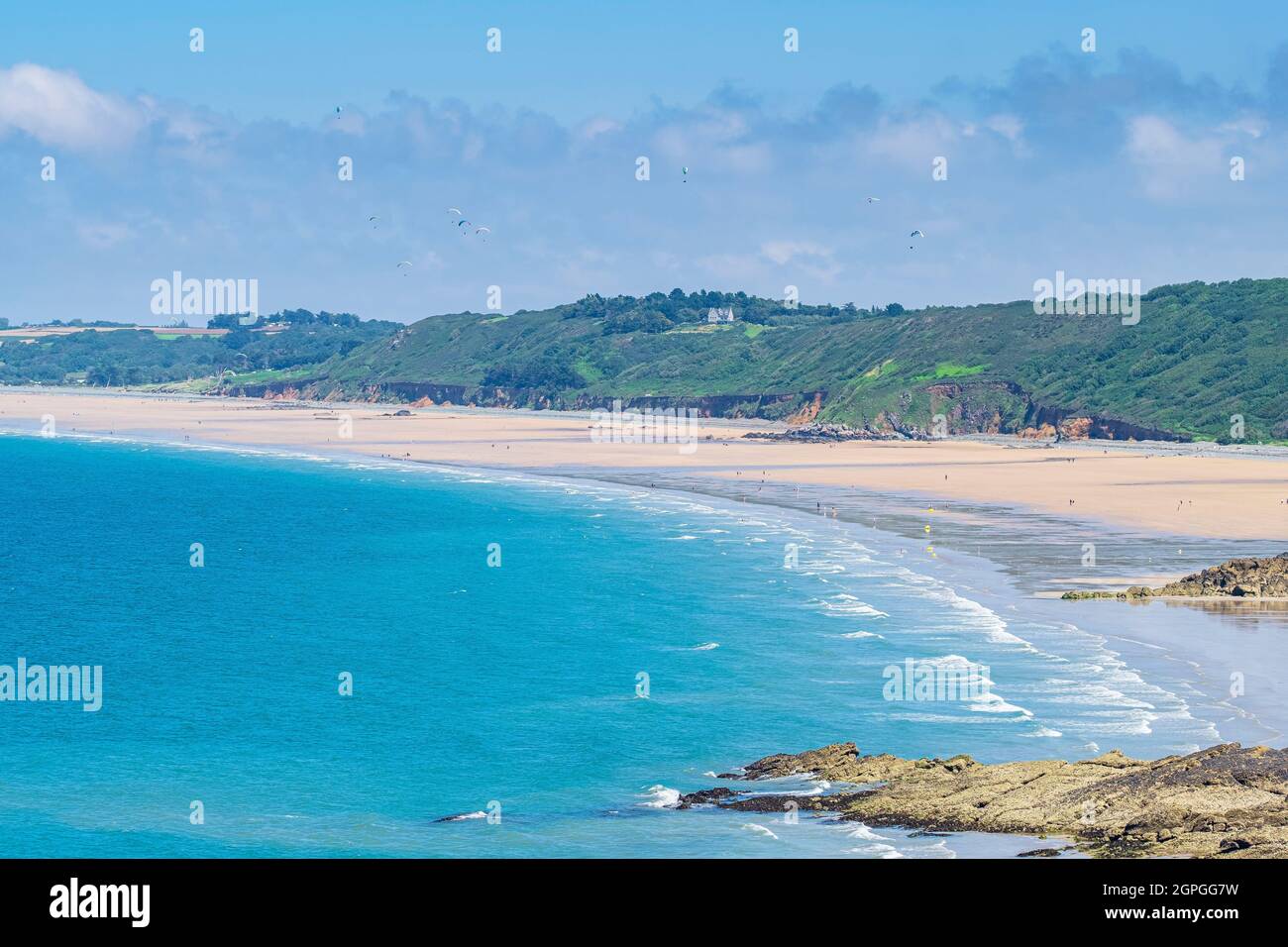 Francia, Cotes d'Armor, Pleneuf-Val-Andre, panorama sulle spiagge di Vallées e Nantois da Pointe de Pleneuf lungo il sentiero GR 34 o sentiero doganale Foto Stock