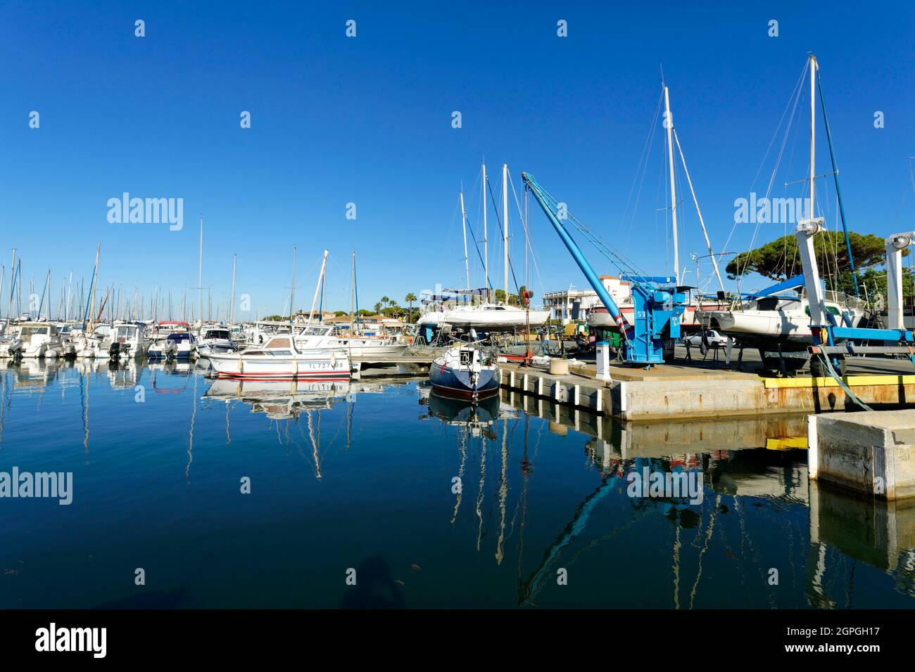 Francia, Var, Corniche des Maures, la Londe les Maures, Porto Foto Stock