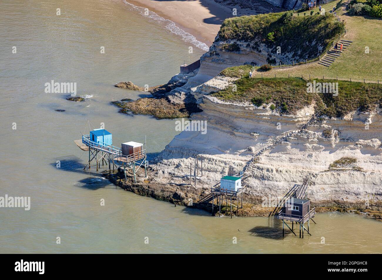 Francia, Charente Maritime, Meschers sur Gironde, capanne per la pesca (vista aerea) Foto Stock