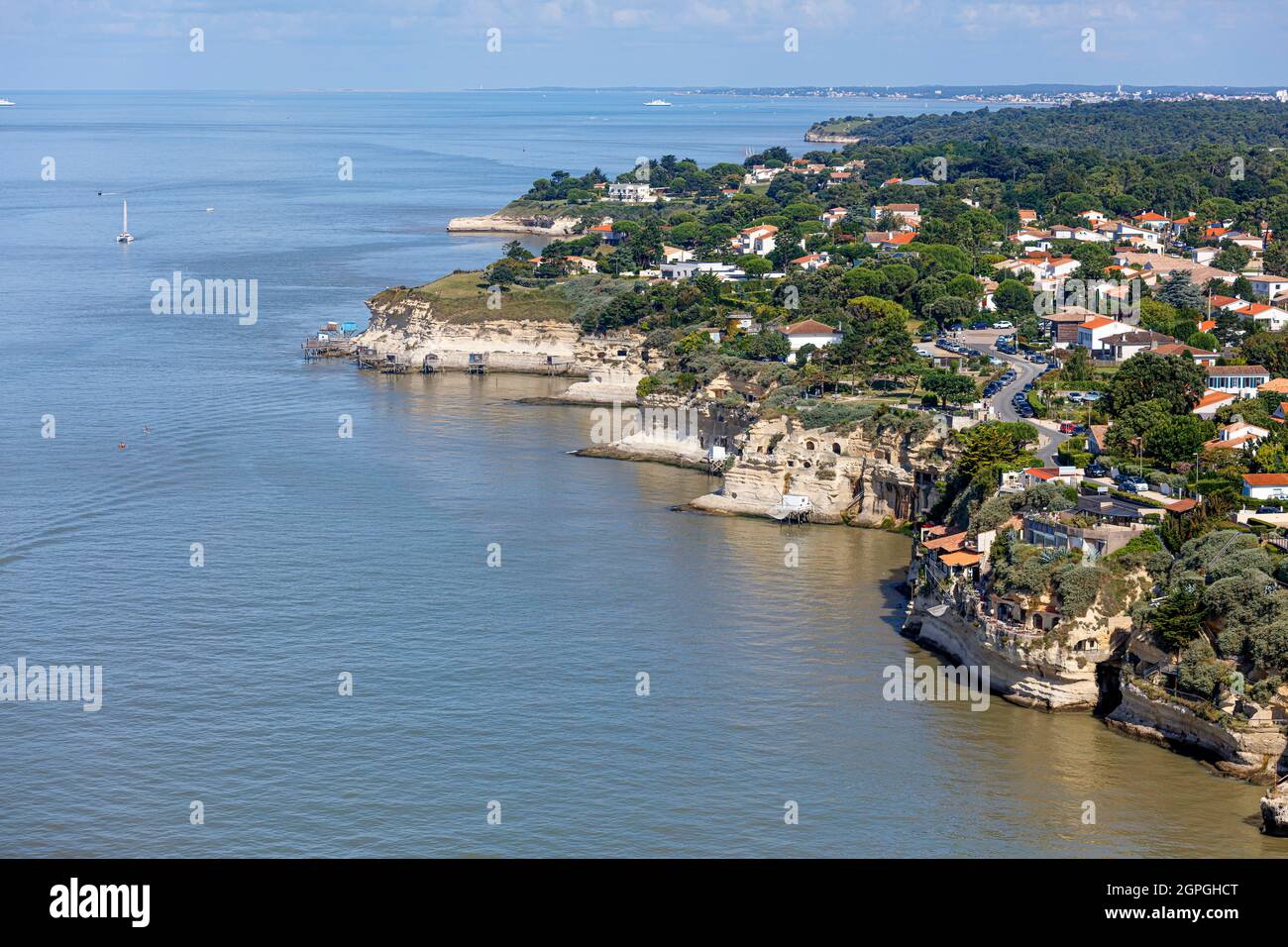 Francia, Charente Maritime, Meschers sur Gironde, la Cote de Beaute scogliere (vista aerea) Foto Stock