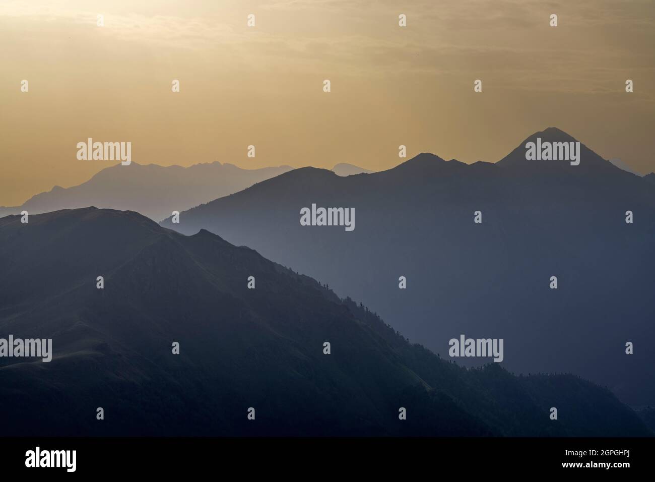 Francia, Haute Garonne, vista dei Pirenei moutains da Luchon Superbagneres Foto Stock