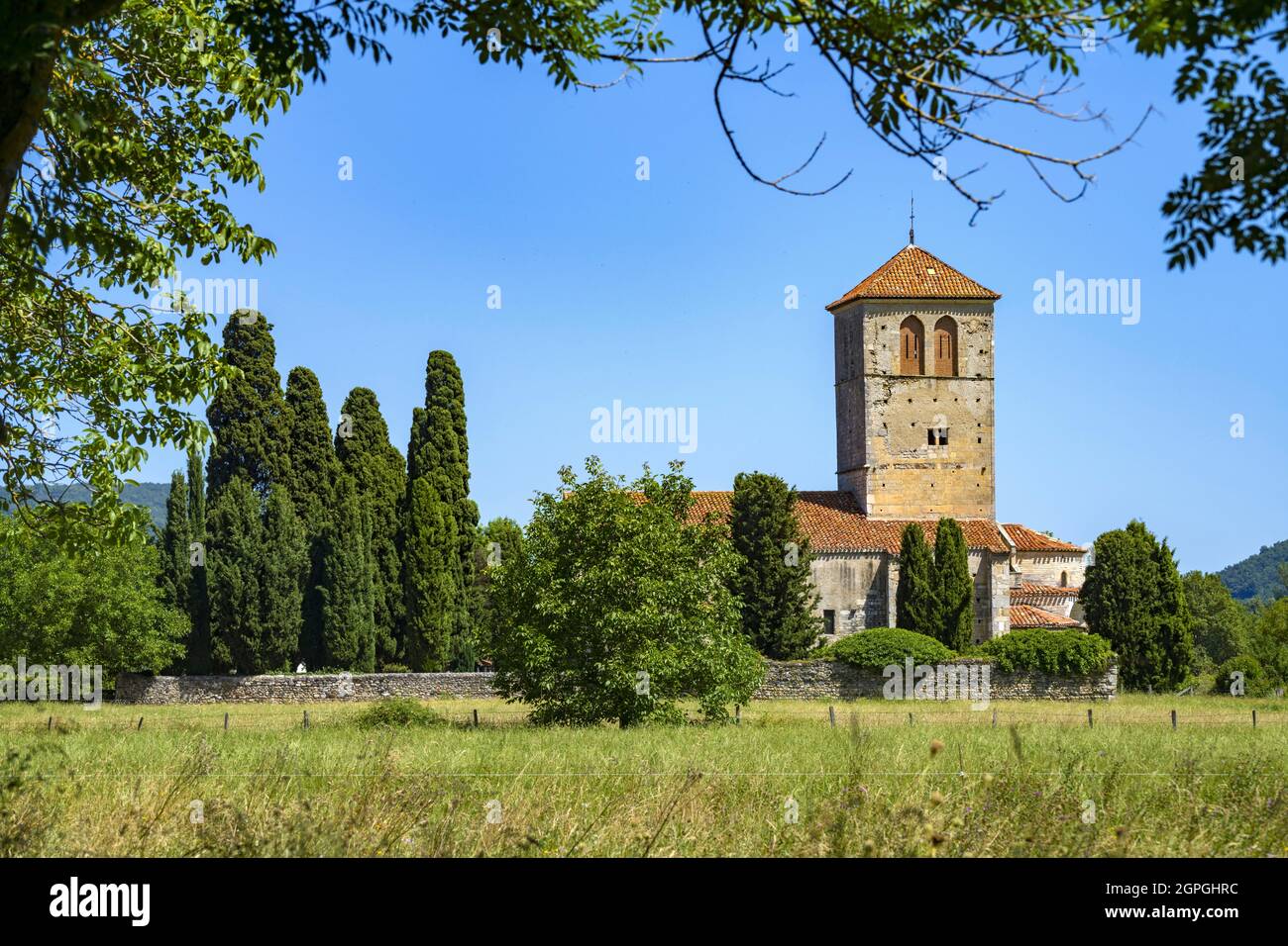 Francia, Haute Garonne, strada di San Giacomo di Compostelle, Valcabrere, Basilica di San giusto Foto Stock