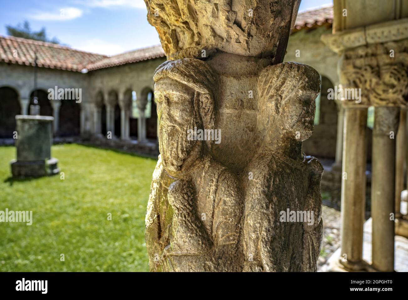 Francia, Haute Garonne, strada di St Jacques de Compostelle, Saint-Bertrand-de-Comminges, Notre-Dame de Saint-Bertrand-de-Comminges 'chiostro della cattedrale Foto Stock