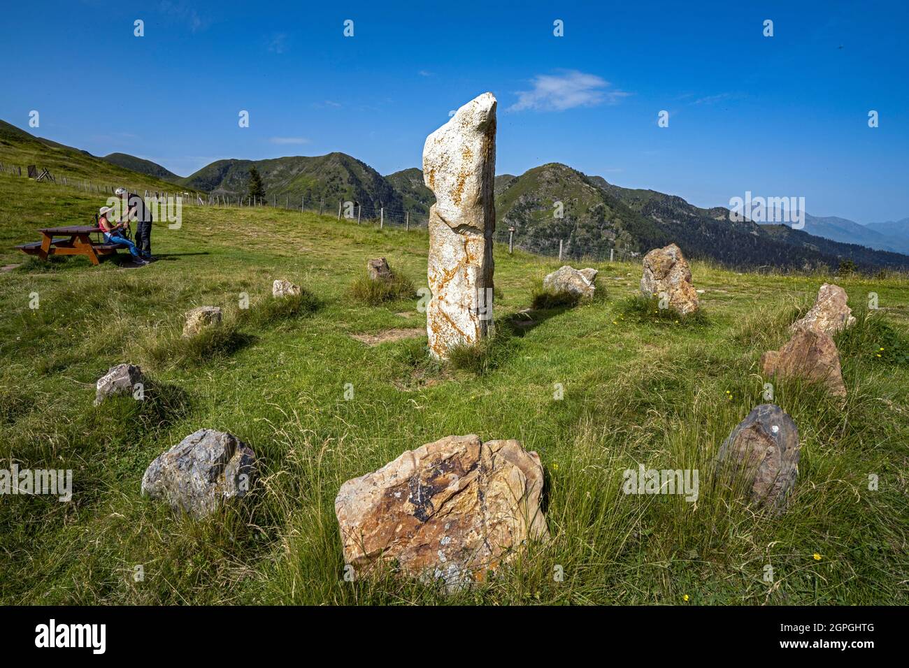 Francia, Haute Garonne, montagne dei Pirenei, cerchio megalitico al passo Pierrefitte Foto Stock
