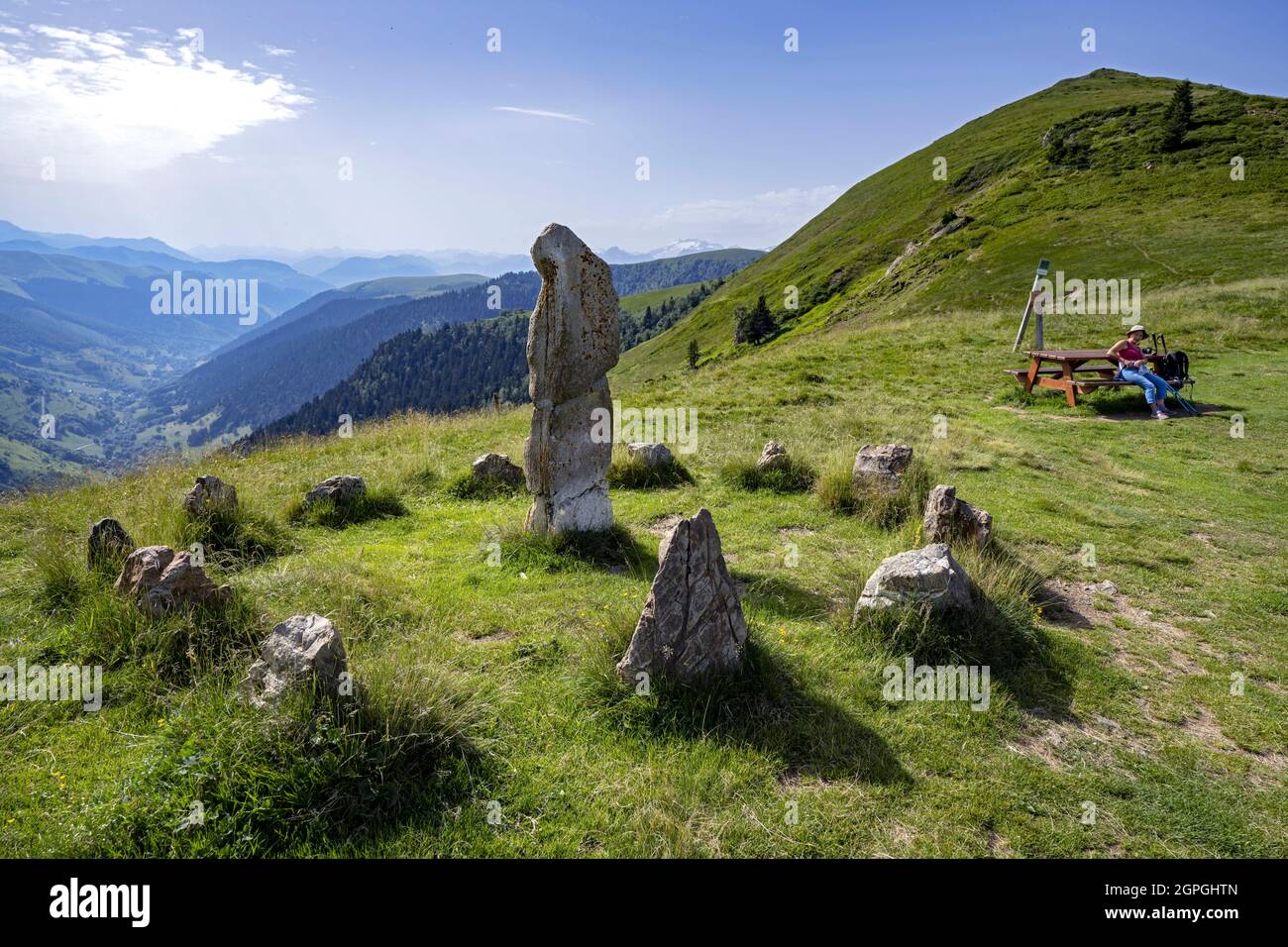 Francia, Haute Garonne, montagne dei Pirenei, cerchio megalitico al passo Pierrefitte Foto Stock