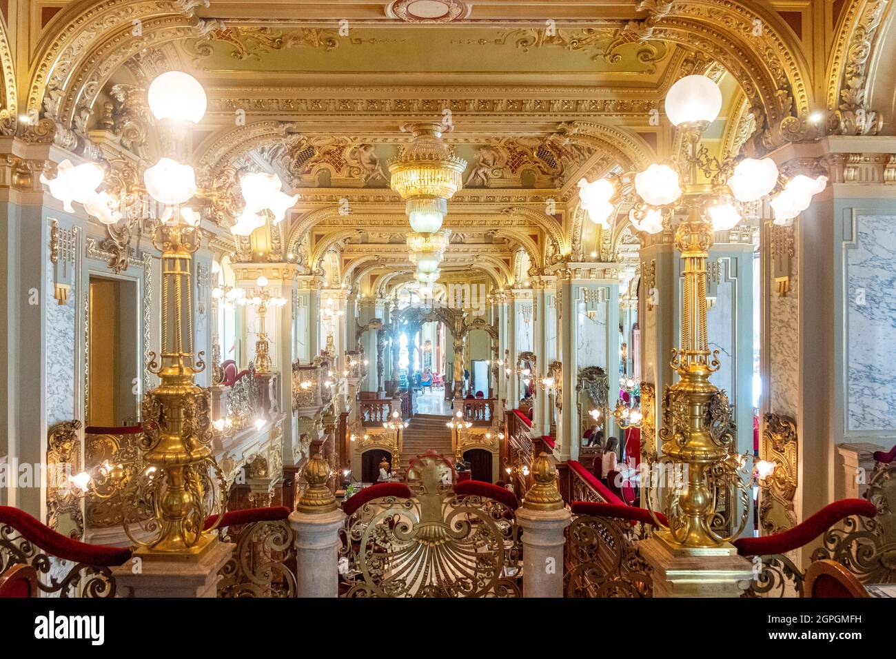 Ungheria, Budapest, dichiarata Patrimonio Mondiale dell'Umanità dall'UNESCO, quartiere Pest, New York Café, in stile rococò barocco, dell'hotel New York Palace, costruito nel 1894 Foto Stock
