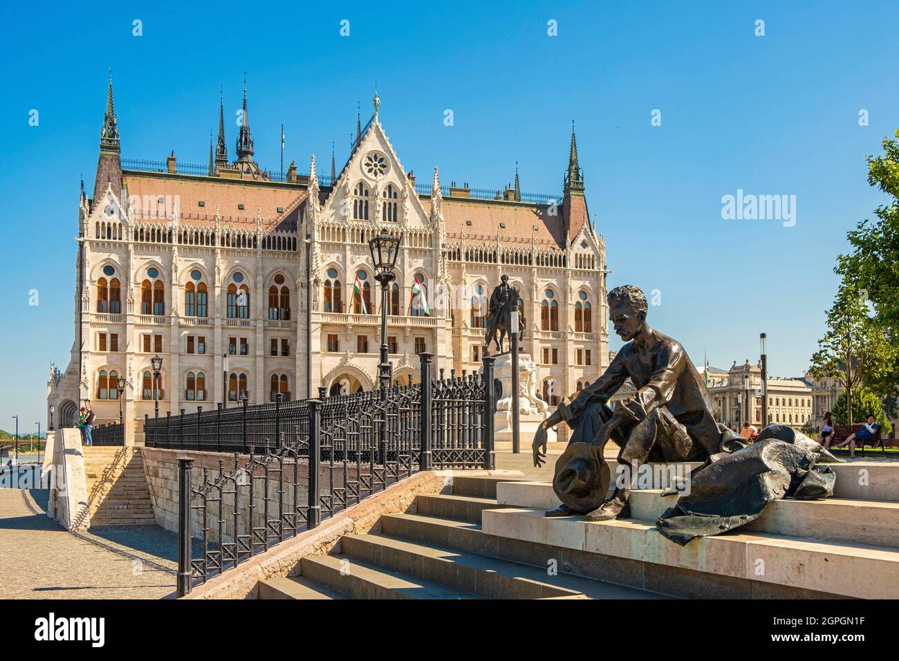 Ungheria, Budapest, dichiarata Patrimonio dell'Umanità dall'UNESCO, distretto di Pest, sulle rive del Danubio, Piazza Kossuth Lajos, statua di Attila József Foto Stock
