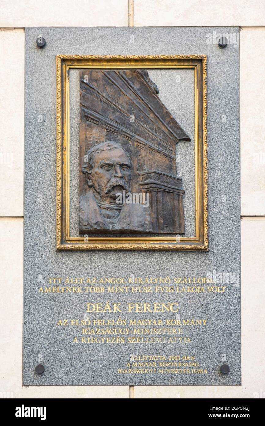 Ungheria, Budapest, dichiarata Patrimonio Mondiale dell'Umanità dall'UNESCO, distretto di Pest, piazza Kossuth Lajos, statua di Deak Ferenc Foto Stock