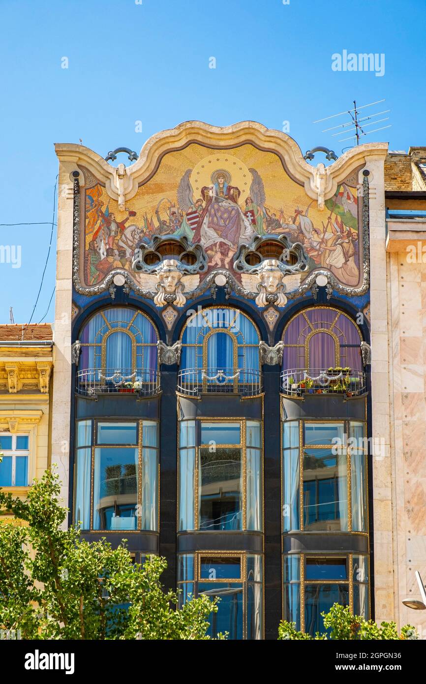 Ungheria, Budapest, dichiarata Patrimonio Mondiale dell'Umanità dall'UNESCO, quartiere Pest, edificio Art Deco con gorgoni pelati serpenti, Szervita 3 Foto Stock