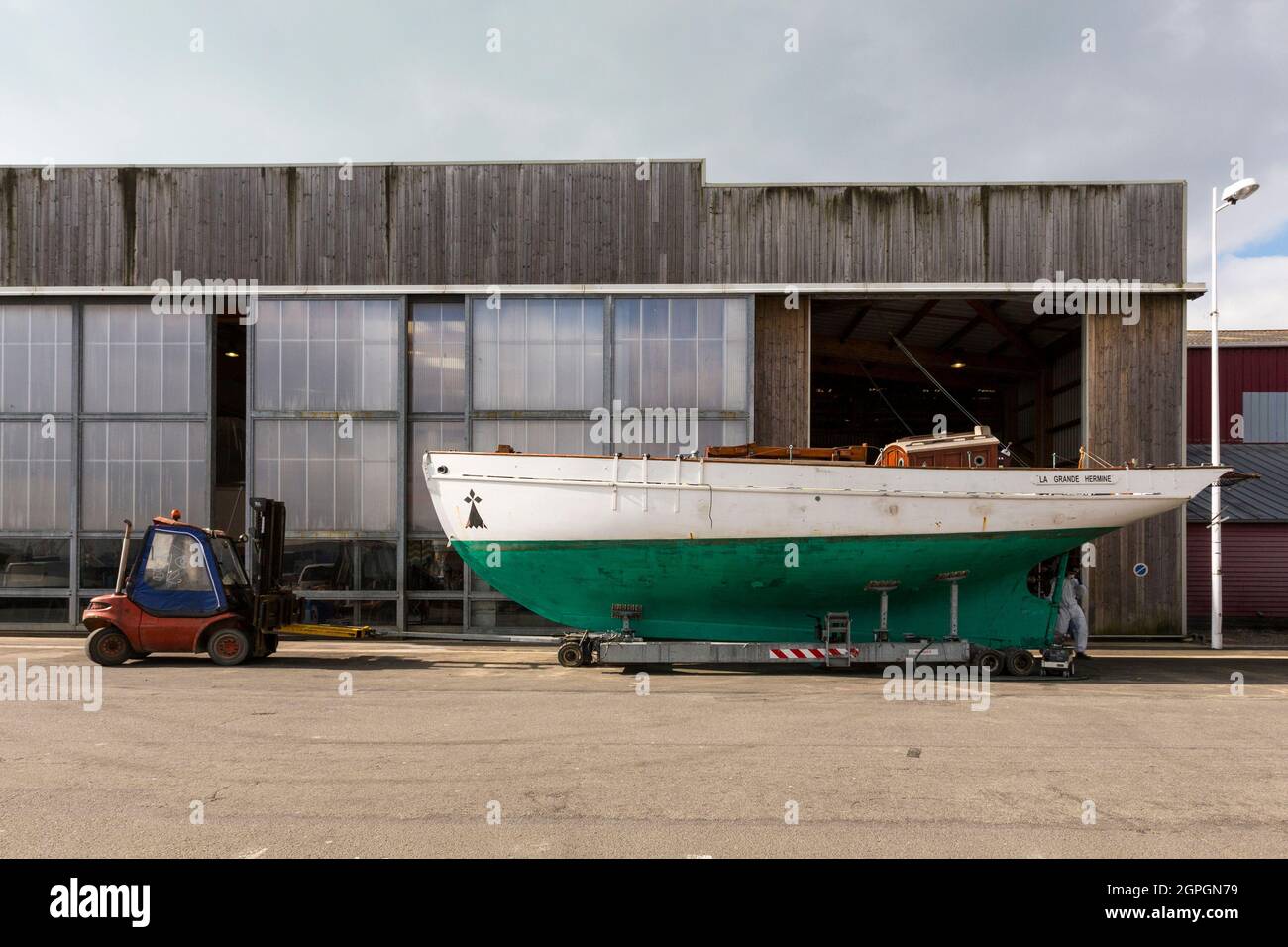 Francia, Finistere, Brest, Guip Shipyard, la barca tradizionale la Grande Hermine al cantiere Foto Stock