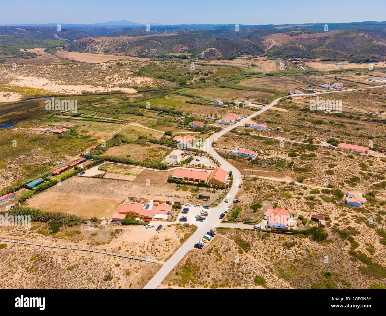 Portogallo, Algarve, Costa dell'Atlantico occidentale, Carrapateira (vista aerea) Foto Stock