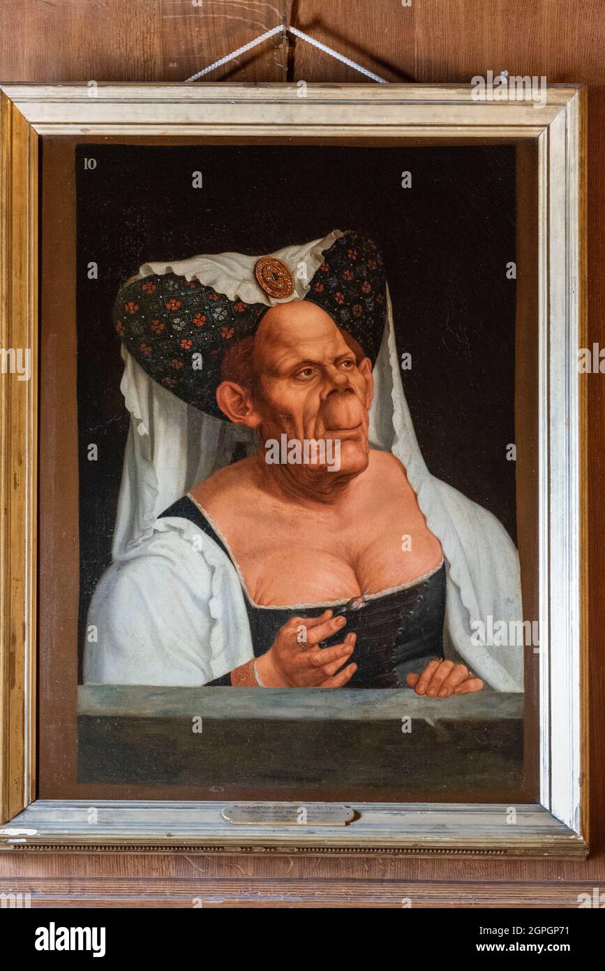 Francia, Senna Marittima, Castello UE, Museo Louis Philippe, portico, Decor di Viollet le Duc, dipinto 'Una vecchia donna grottesca (la duchessa ugnosa)' di Quinten Mossys nel 1513 Foto Stock