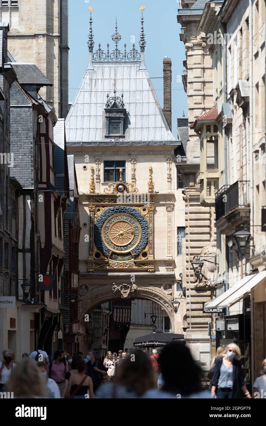 Francia, Seine Maritime, Rouen, Gros Horloge, un orologio astronomico risalente al 16 ° secolo Foto Stock