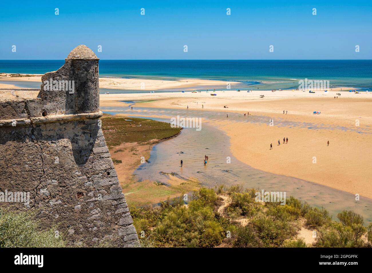 Portogallo, Algarve, Tavira, parco naturale Ria Formosa, fortezza di Cacela Velha Foto Stock