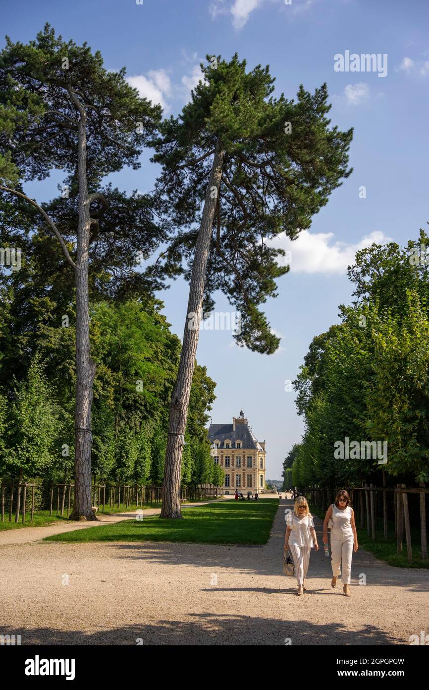 Francia, Hauts de Seine, Sceaux, parco e castello, il Parco di Sceaux progettato da André le Nôtre alla fine del 17 ° secolo, il castello di Sceaux ospita il museo del Domaine départemental de Sceaux Foto Stock