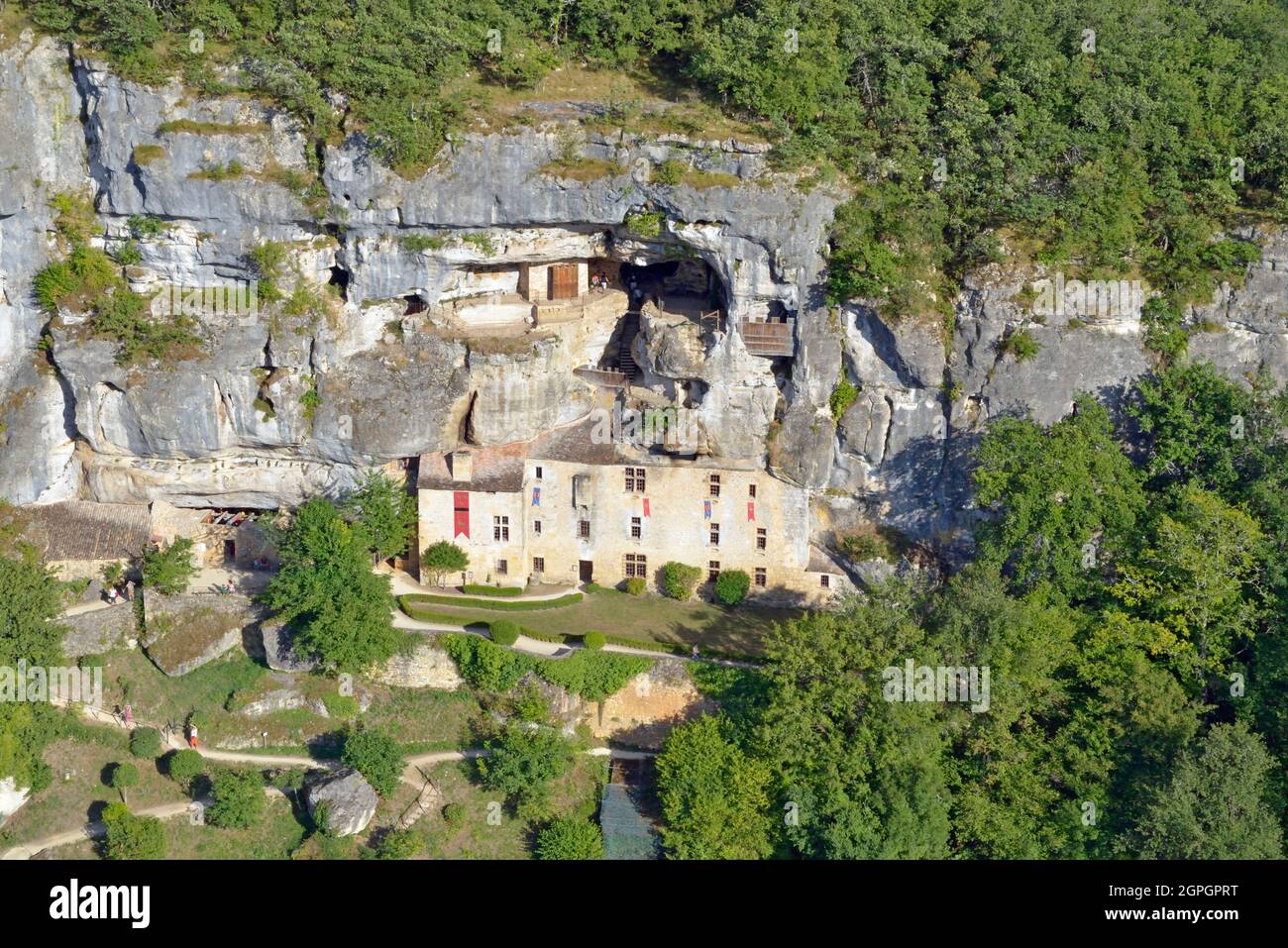 Francia, Dordogne, Perigord Noir, Vezere Valley, sito preistorico e grotta decorata elencati come Patrimonio Mondiale dell'UNESCO, Tursac, 16 ° secolo Reignac troglodita e casa fortificata Foto Stock