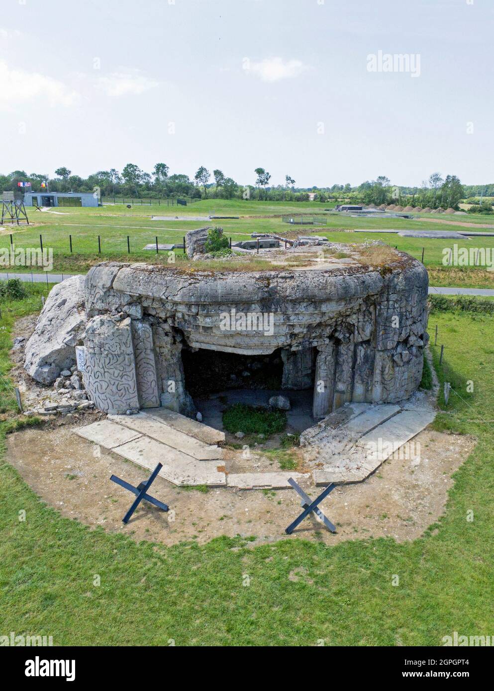 Francia, Manica, Saint Marcouf, batteria Crisbecq, Atlantic Wall batterie costiere tedesche, bunker con la sua pistola da 210mm Skoda (vista aerea) Foto Stock
