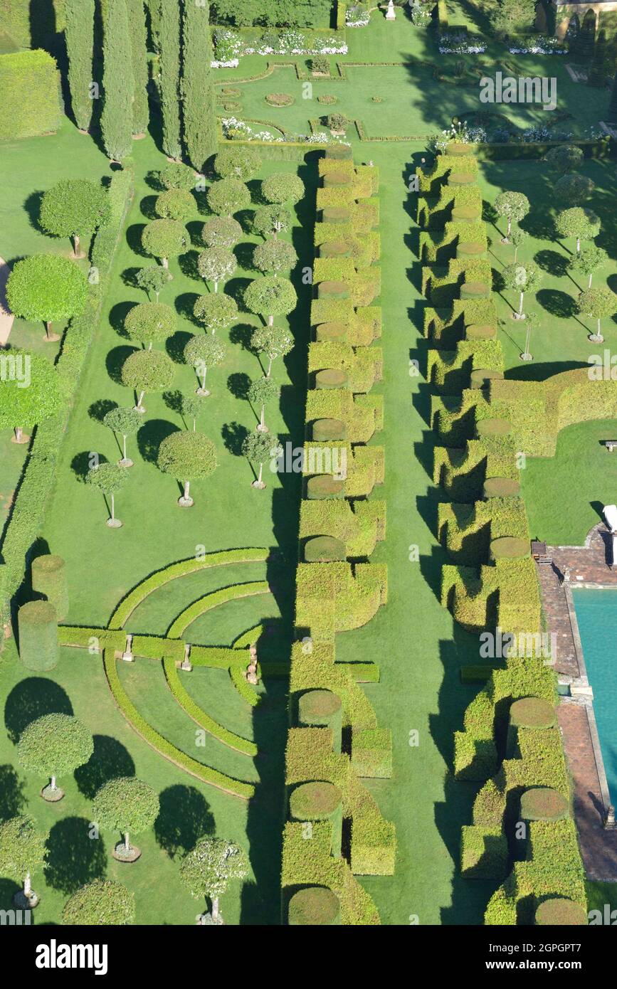 Francia, Dordogne, Perigord nero, Salignac-Eyvigues, Giardini d'Eyrignac, (vista aerea) Foto Stock