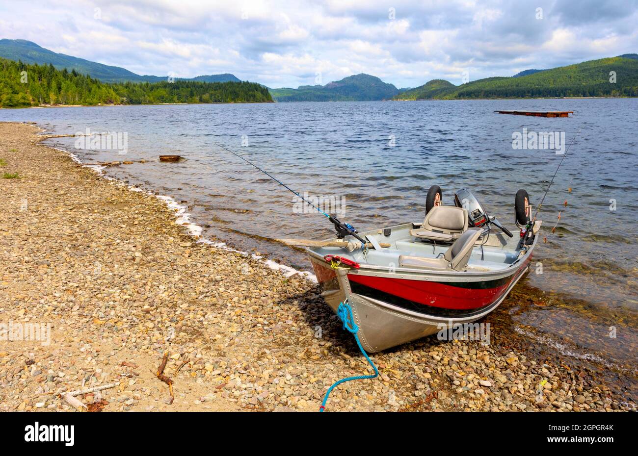 Barca da pesca al lago Alice, Port Alice, Isola di Vancouver settentrionale, BC Foto Stock