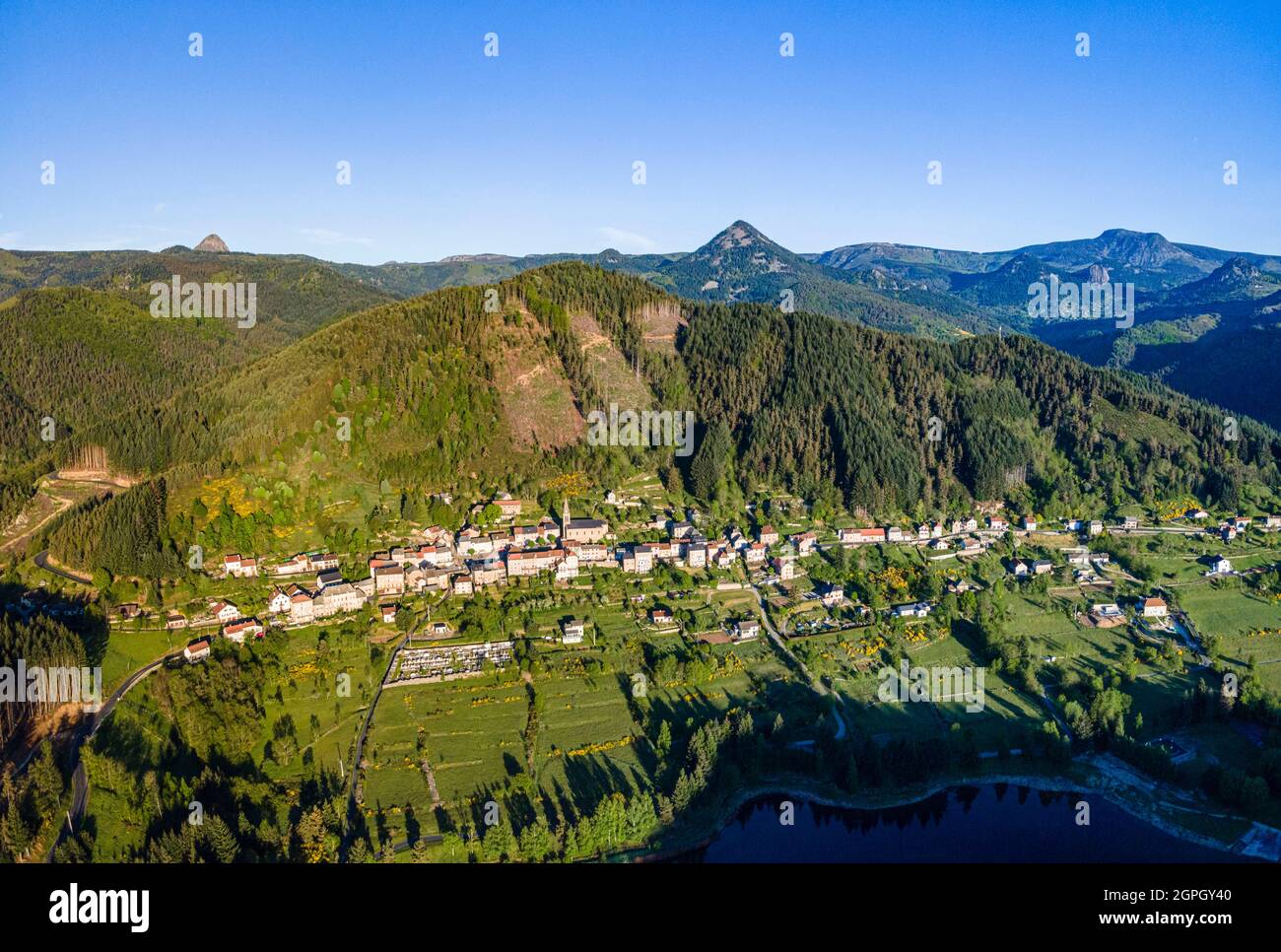 Francia, Ardeche, Parc Naturel Regional des Monts d'Ardeche (Riserva Naturale Regionale dei Monti d'Ardeche), Saint Martial villaggio, Mont Gerbier de Jonc, Suc de Sara e Mont Mezenc, Vivarais, Sucs zona Foto Stock