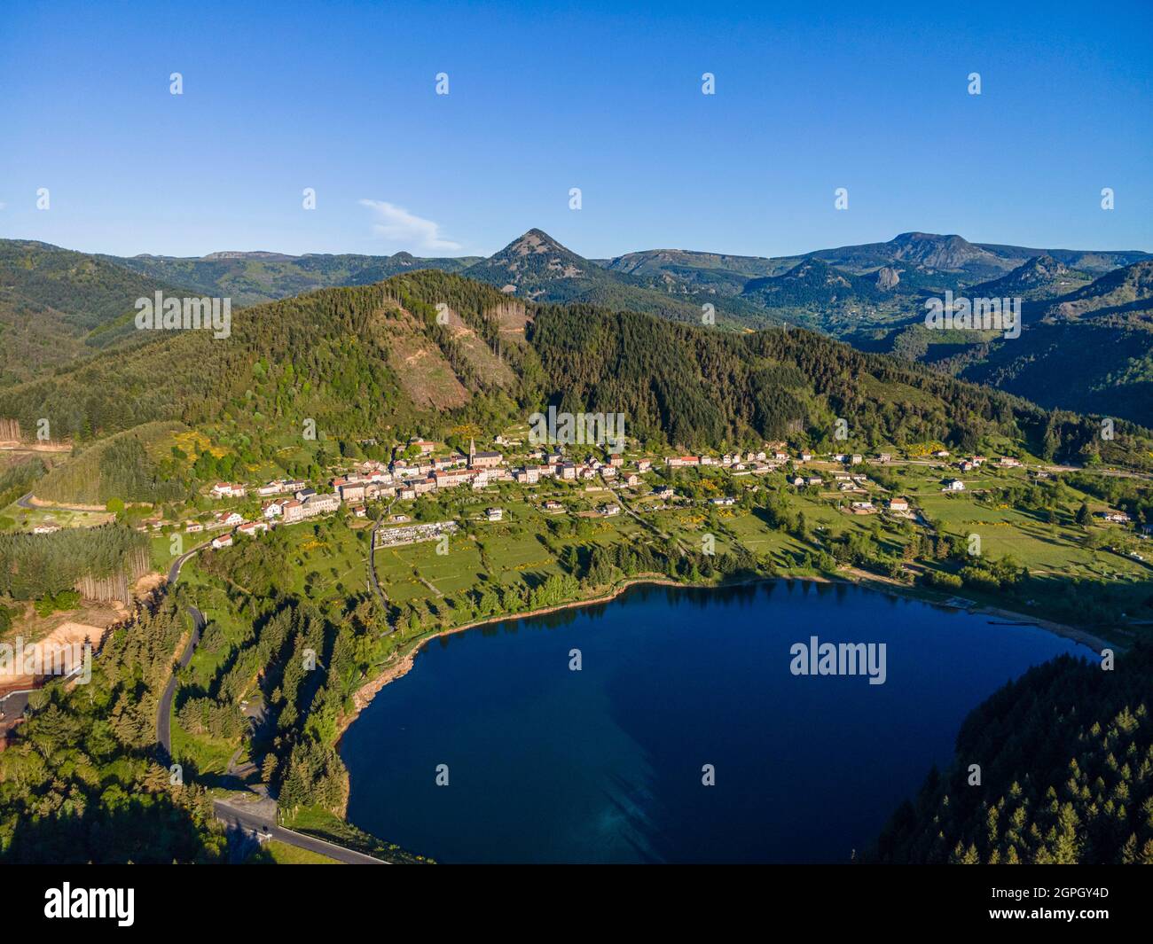 Francia, Ardeche, Parc Naturel Regional des Monts d'Ardeche (Riserva Naturale Regionale dei Monti d'Ardeche), Saint Martial villaggio, Mont Gerbier de Jonc, Suc de Sara e Mont Mezenc, Vivarais, Sucs zona Foto Stock