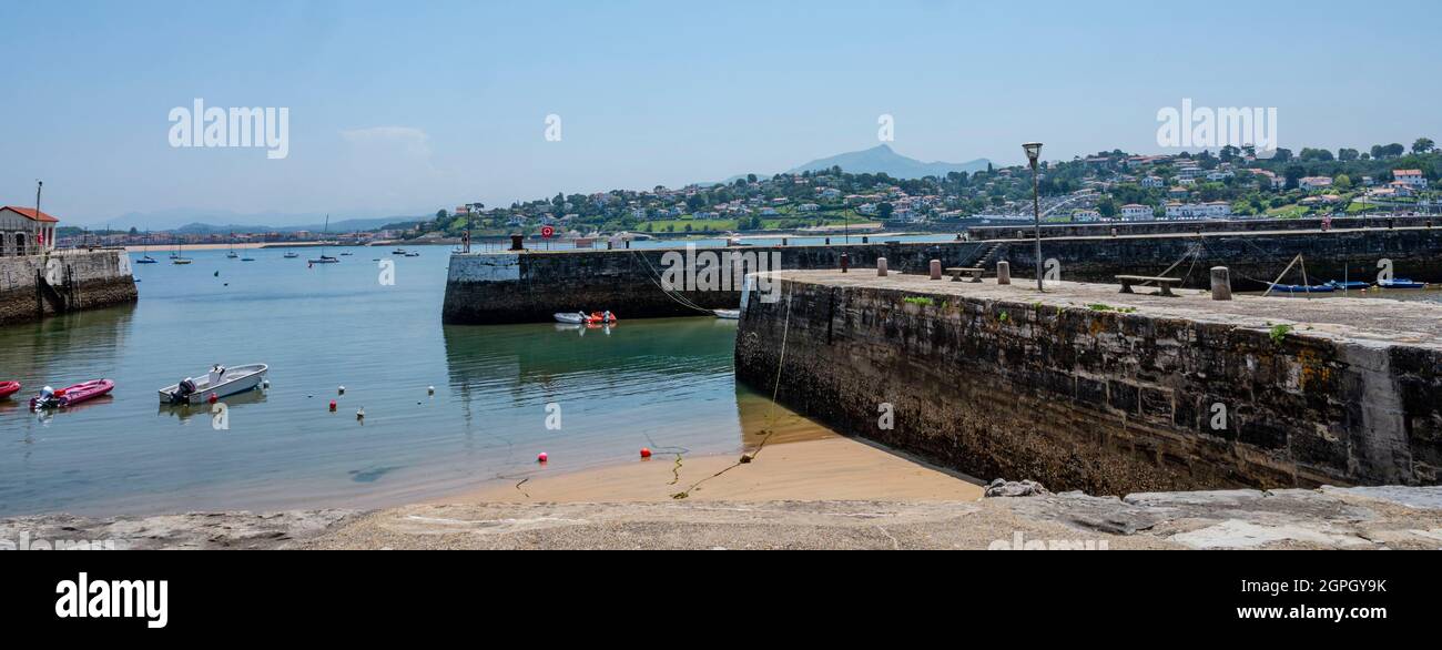 Francia, Pirenei Atlantici, Pays Basque, Ciboure, il porto Foto Stock