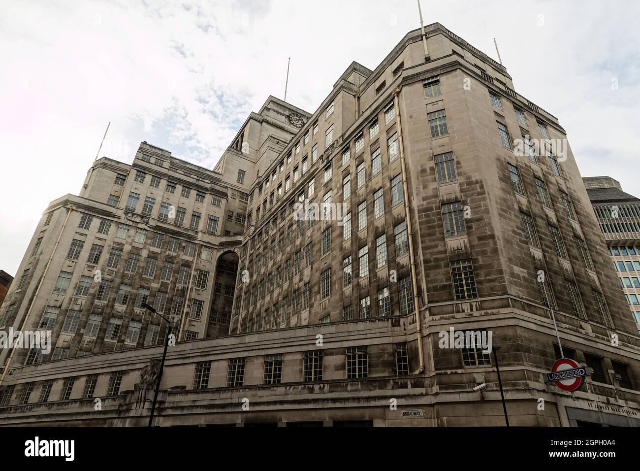 Edificio della sede centrale dei trasporti di Londra a Broadway, Londra Foto Stock