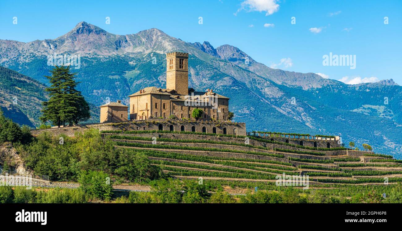 Il più grande Castello di Sarre (Castello reale di Sarre), in Valle d'Aosta, nel nord Italia. Foto Stock
