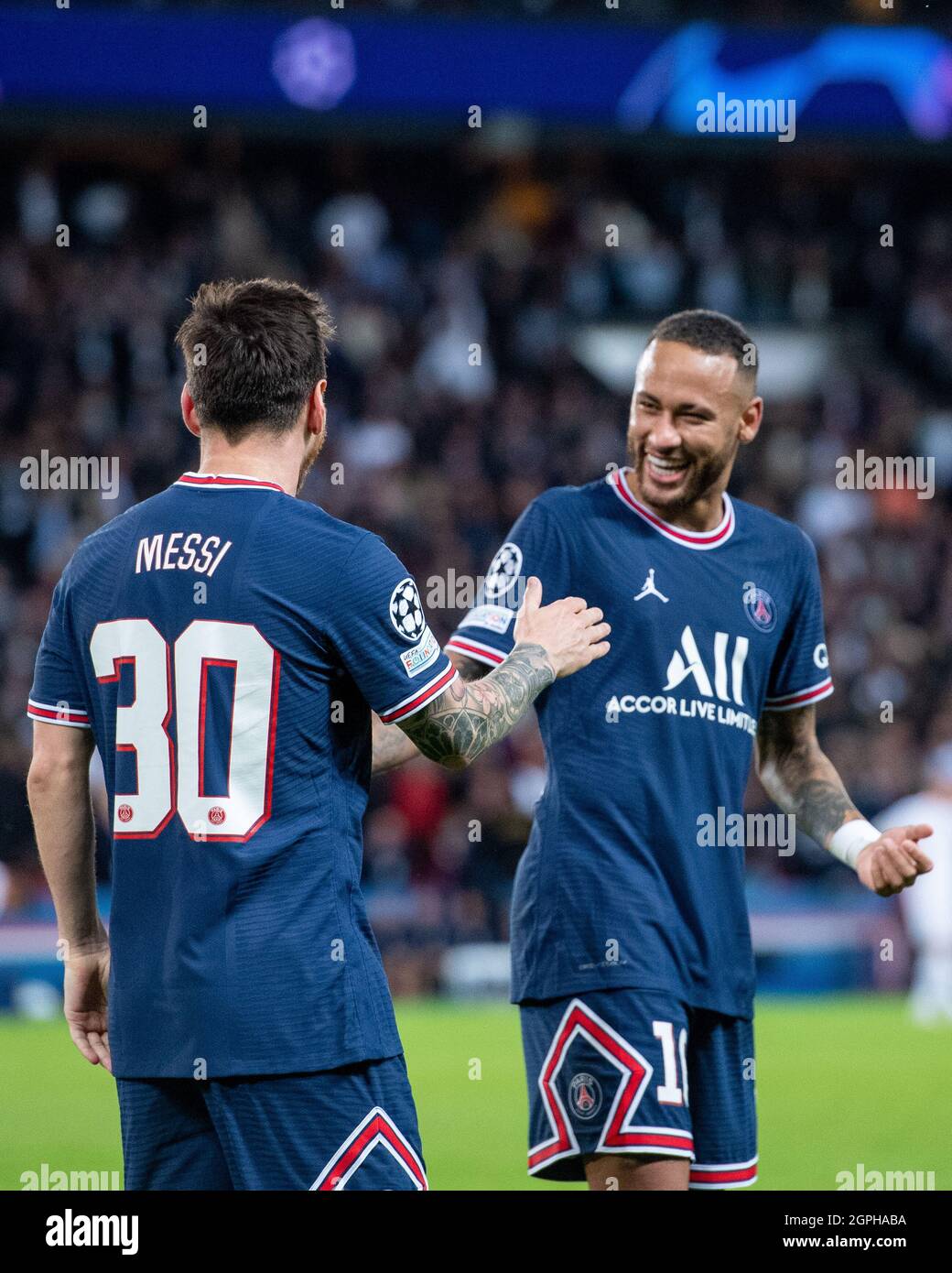 Parigi Saint Germain con Leo messi e Neymar durante la partita della UEFA  Champions League tra PSG e Manchester City Foto stock - Alamy