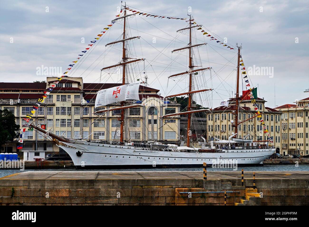 RIO DE JANEIRO, BRASILE - 20 AGOSTO 2016: Nave portoghese ormeggiata nella zona portuale durante i Giochi Olimpici di Rio Foto Stock