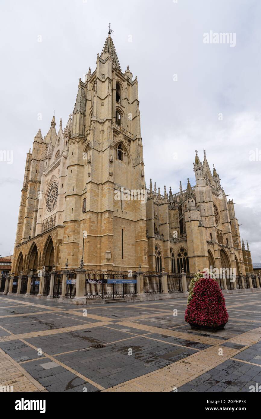 Vista della cattedrale gotica di Leon in Spagna. Foto Stock