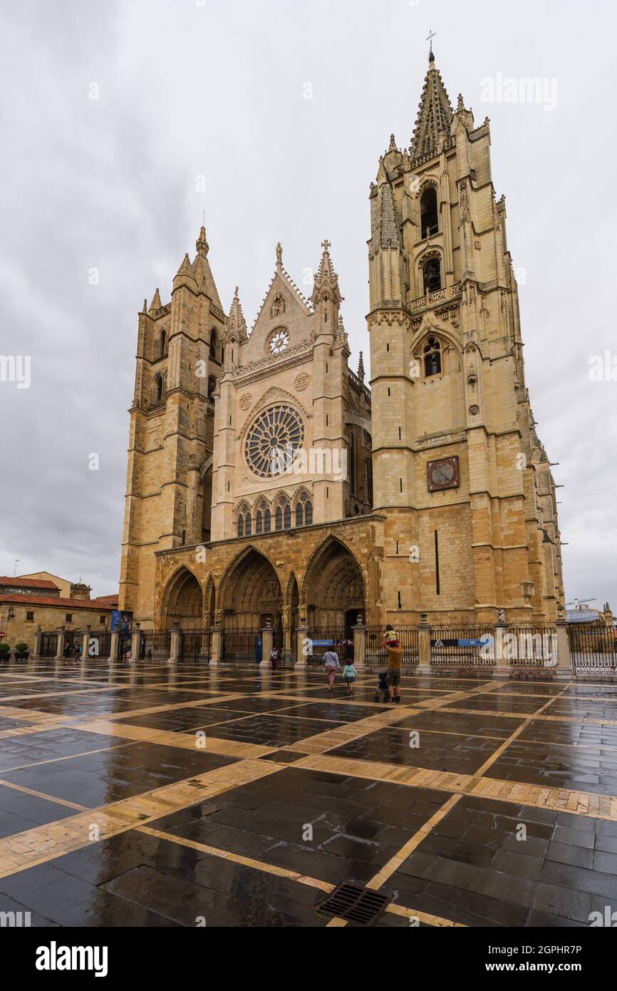 Vista della cattedrale gotica di Leon in Spagna. Foto Stock