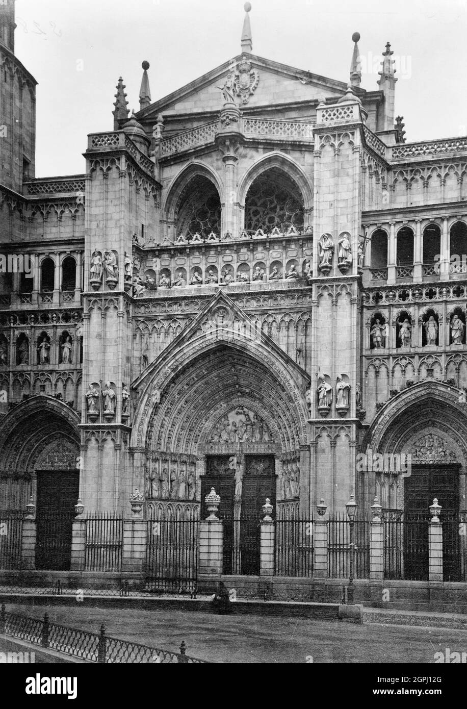 Facciata principale della cattedrale - Toledo, Spagna, circa 1880 Foto Stock