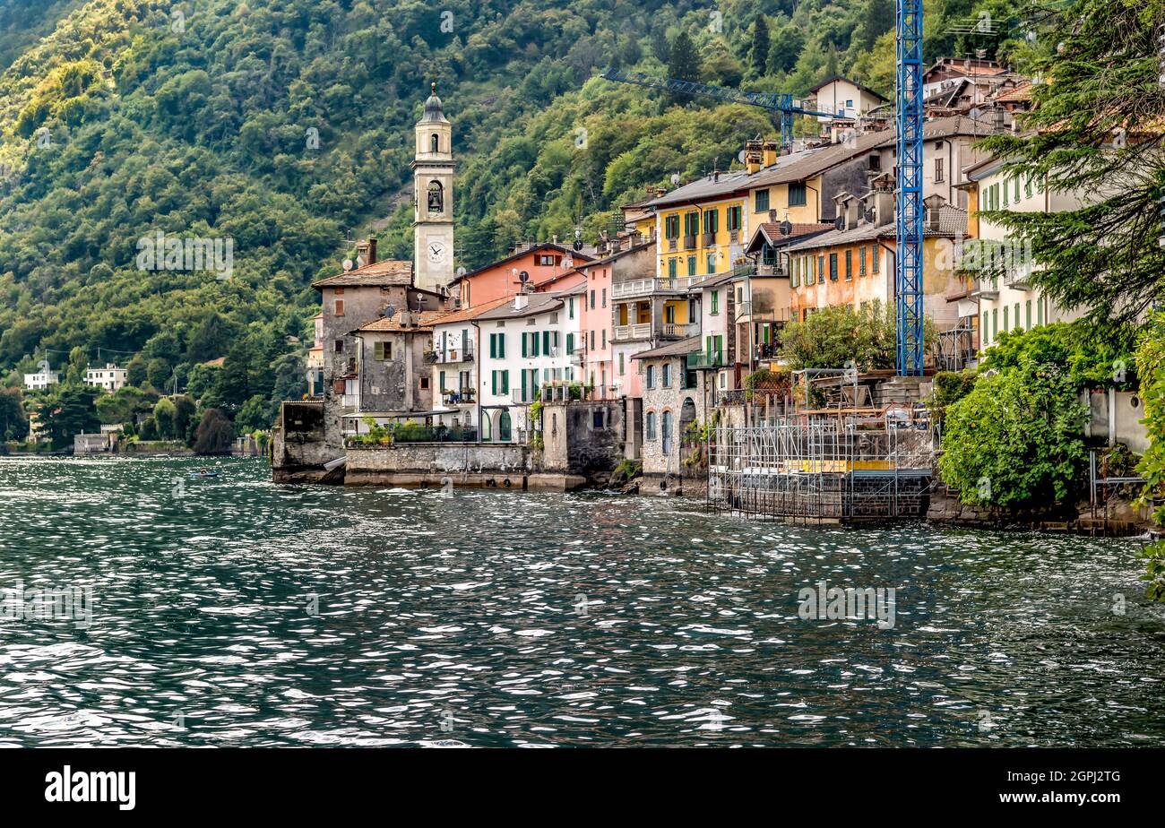 Brienno è un piccolo antico borgo italiano sulle sponde del Lago di Como, Lombardia, Italia Foto Stock