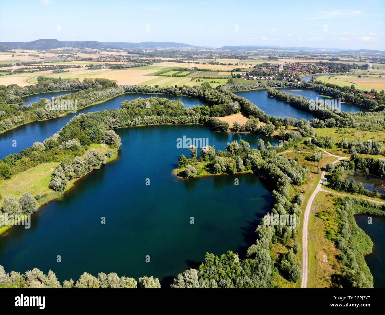 Auenlandschaft und Fischteiche am Welseder Bach Foto Stock