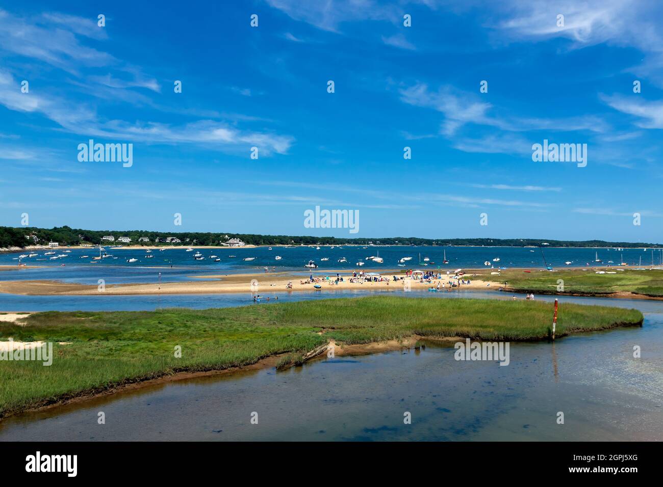 Il Jackknife/JackKnife Cove Beach di Pleasant Bay attira amanti del sole e turisti nella sua posizione tranquilla e panoramica a Chatham, Massachusetts. Foto Stock