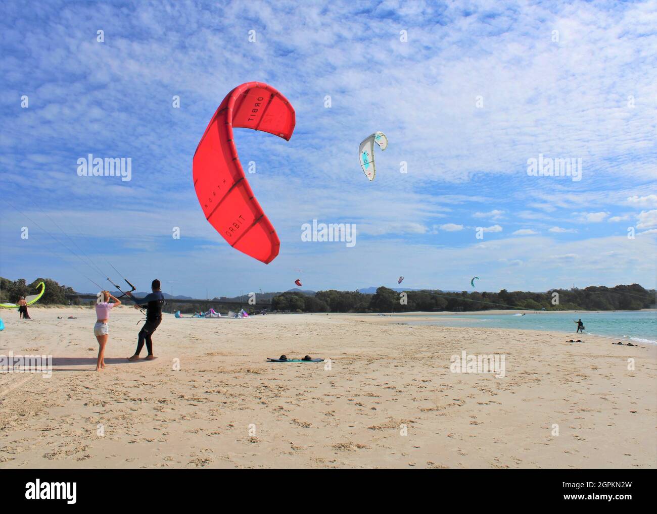 Currumbin Alley, Gold Coast, Queensland, Australia. Outdoor Beach Lifestyle in Australia, famiglie, kitesurfing, kiteboarding Foto Stock