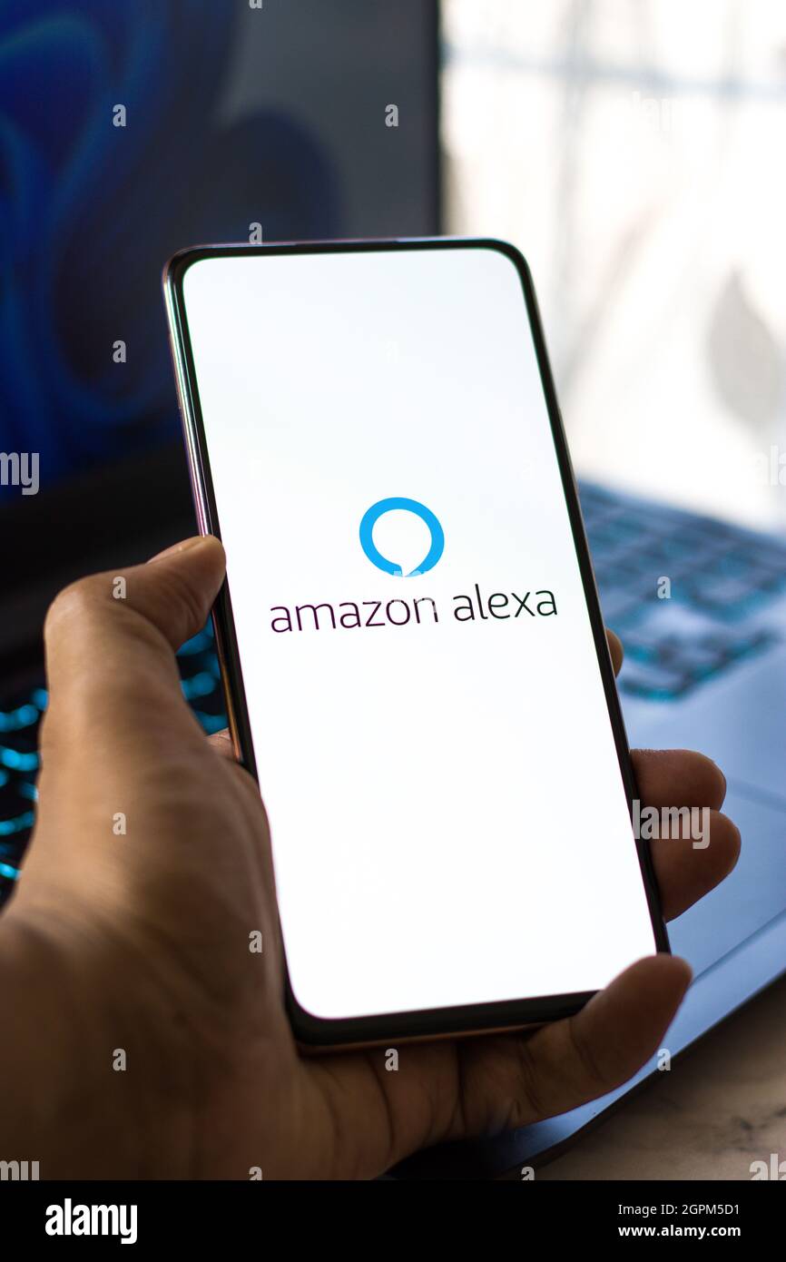 West Bangal, India - 28 settembre 2021 : Amazon Alexa logo sullo schermo del telefono immagine stock. Foto Stock