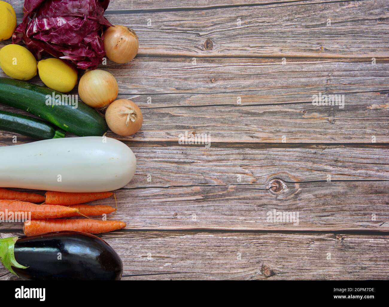 Direttamente sopra il colpo di verdure sane su sfondo di legno Foto Stock