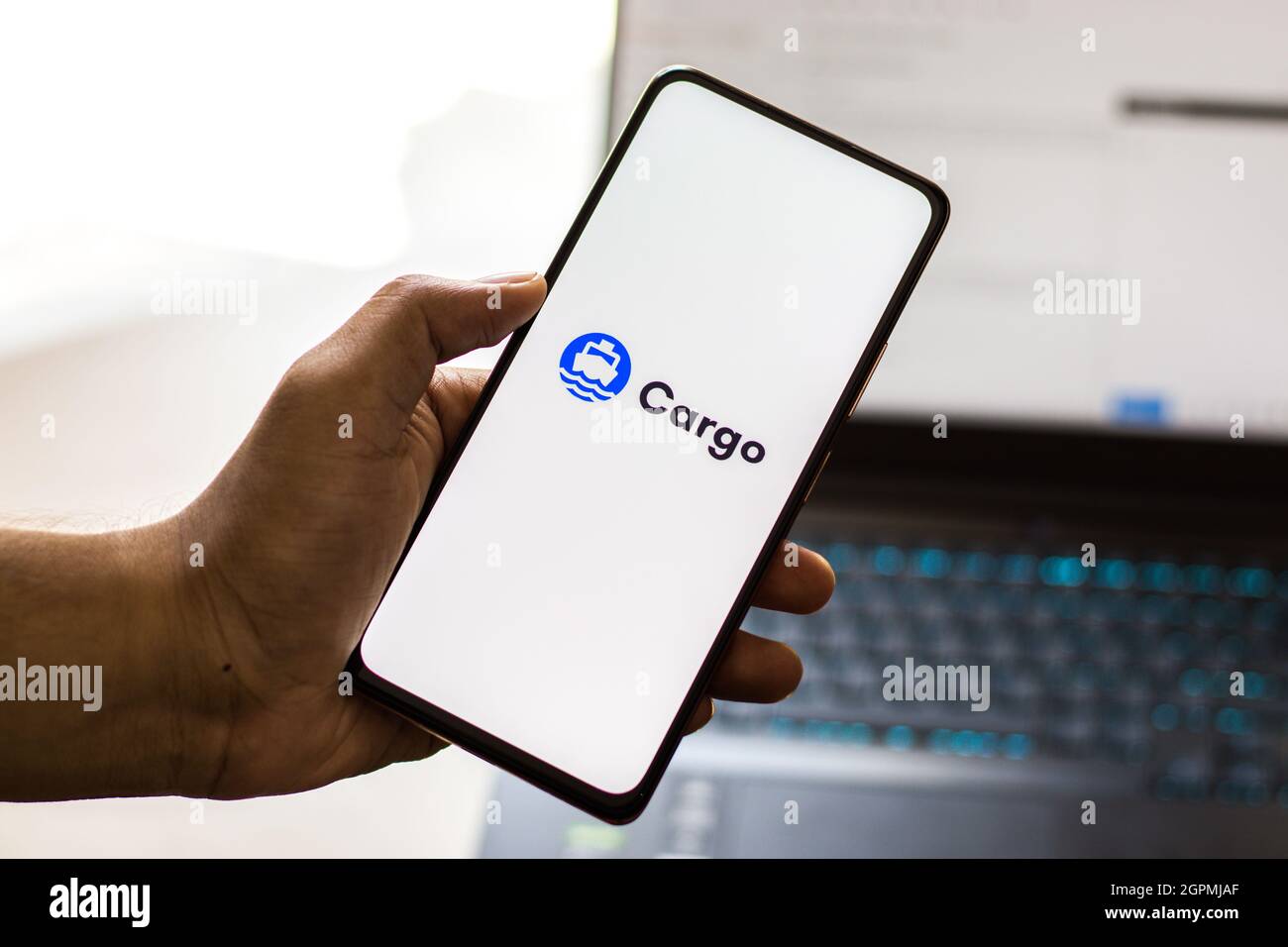 West Bangal, India - 28 settembre 2021: Logo Cargo sullo schermo del telefono immagine stock. Foto Stock
