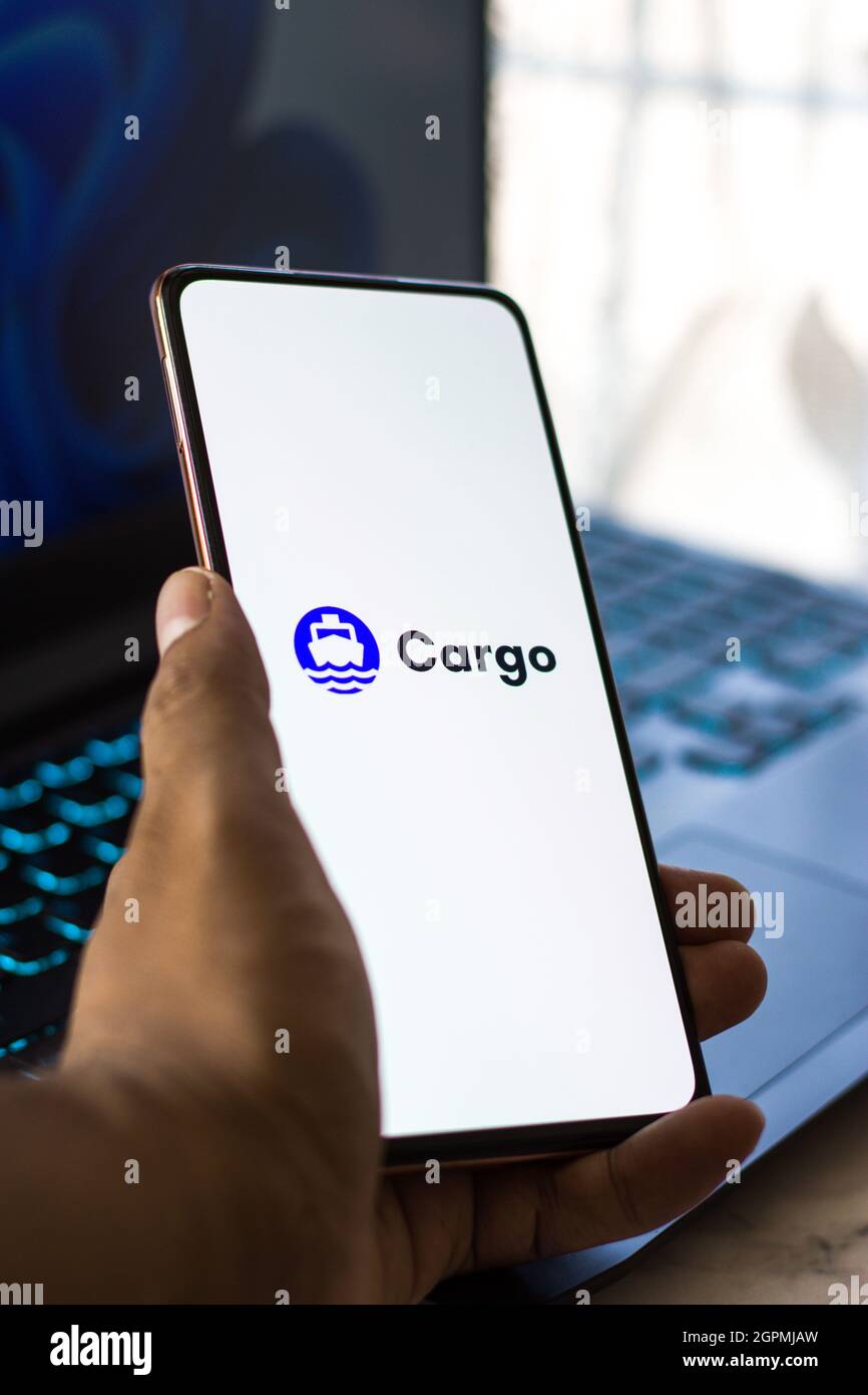 West Bangal, India - 28 settembre 2021: Logo Cargo sullo schermo del telefono immagine stock. Foto Stock