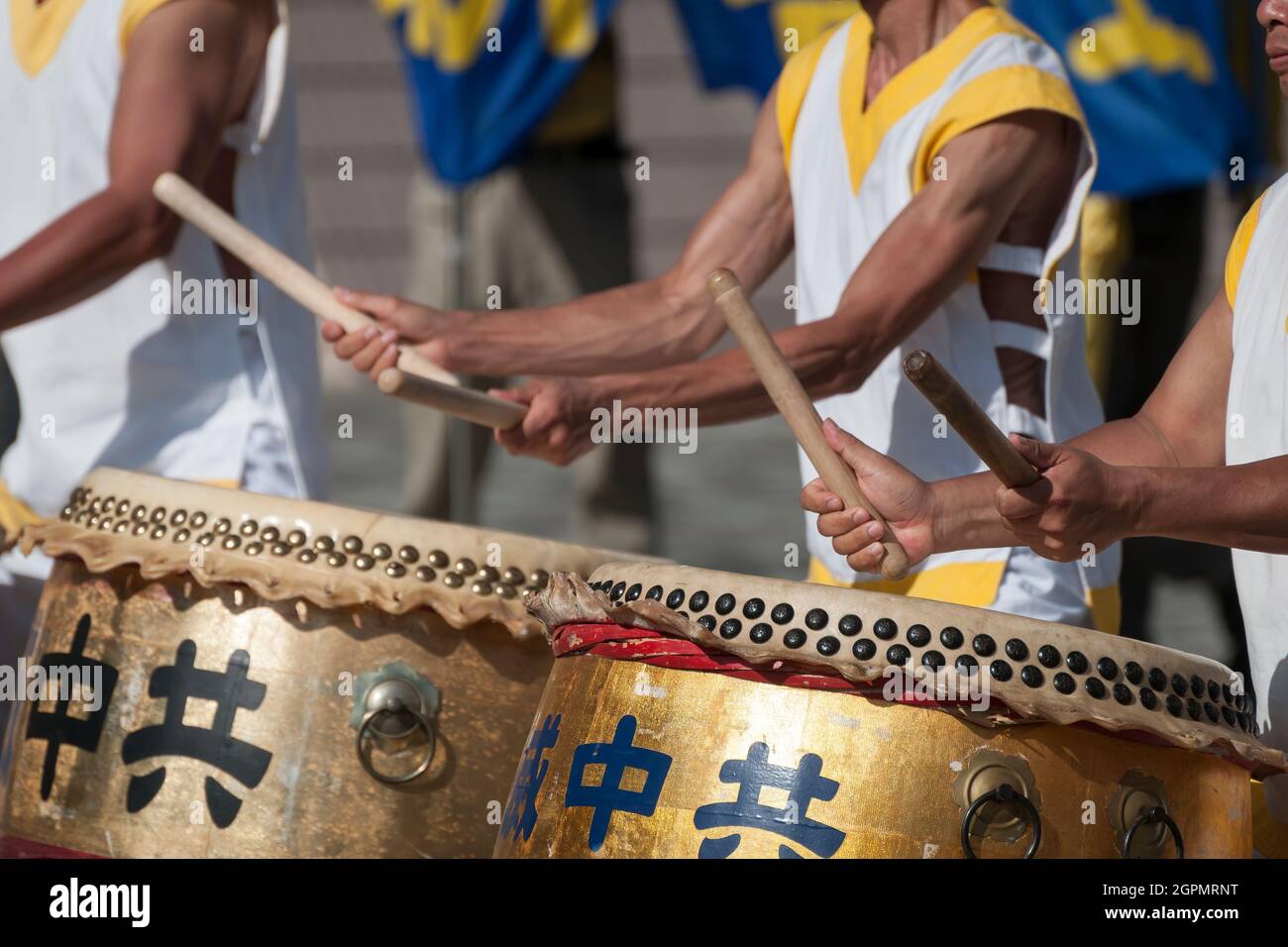 I praticanti di Falun Gong si riuniscono per una celebrazione a Tsim Sha Tsui, Kowloon, Hong Kong Foto Stock