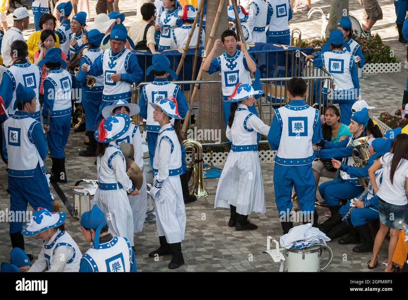 I praticanti di Falun Gong si riuniscono per una celebrazione a Tsim Sha Tsui, Kowloon, Hong Kong Foto Stock